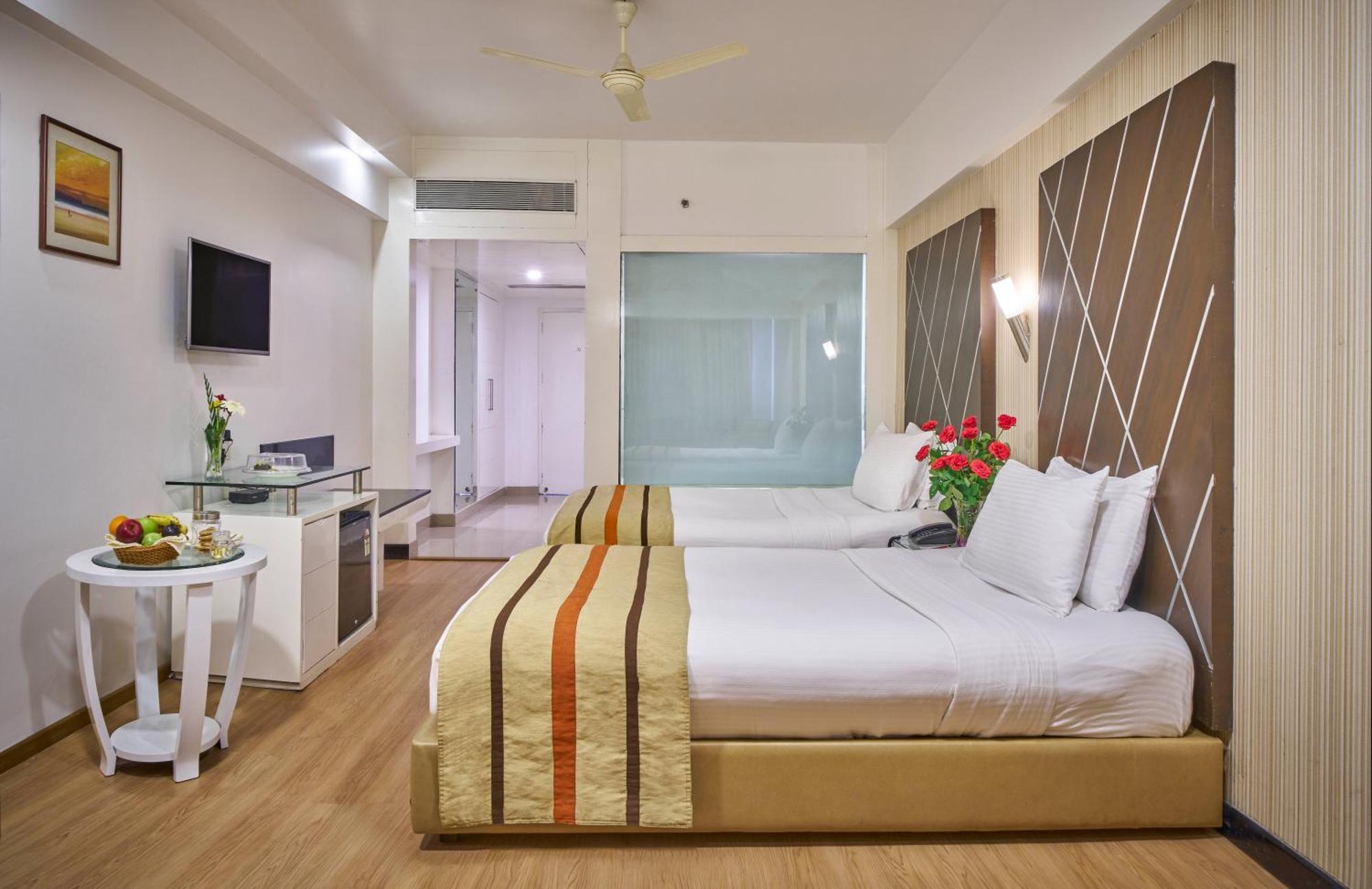 Hotel Hindusthan International, ブバネーシュワル エクステリア 写真